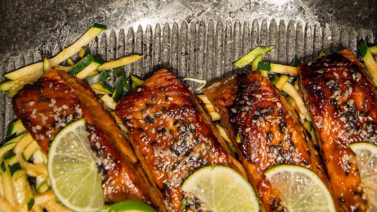 Saumon caramélisé au sirop d’érable Recette ULTIME FIT Saumon caramélisé au sirop d’érable Recette ULTIME FIT